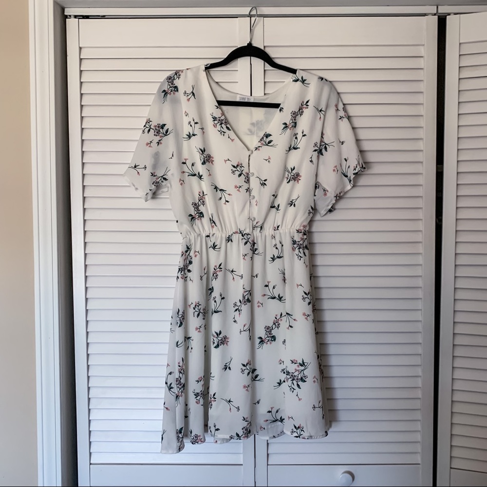 ✨ 3/12 ✨ Floral button front dress